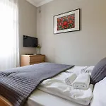 Art Deco Apartment 3 Bedroom, 3 Bathroom, Balcony