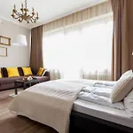 Art Deco Apartment 3 Bedroom, 3 Bathroom, Balcony