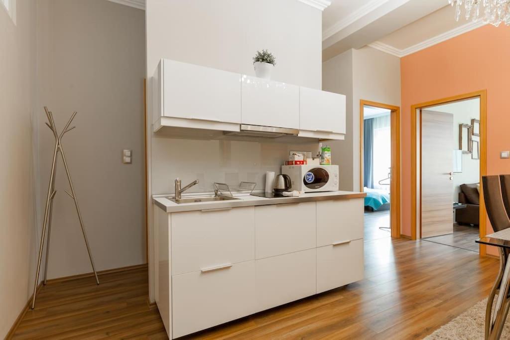 Apartment Art Deco 3 Bedroom, 3 Bathroom, Balcony Budapest