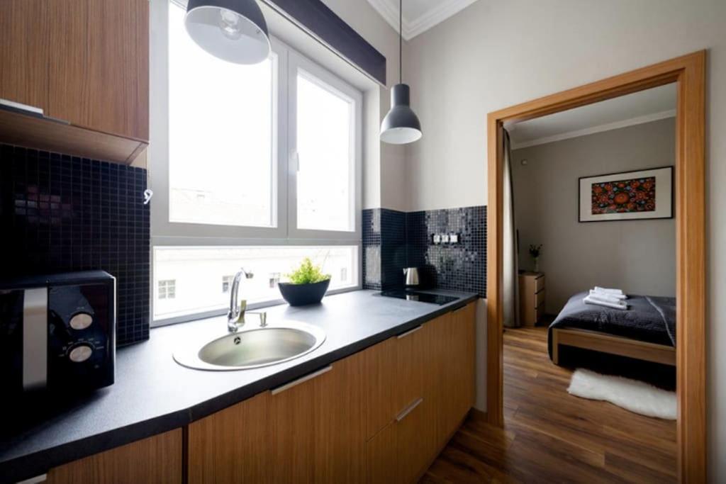 Art Deco 3 Bedroom, 3 Bathroom, Balcony Budapest