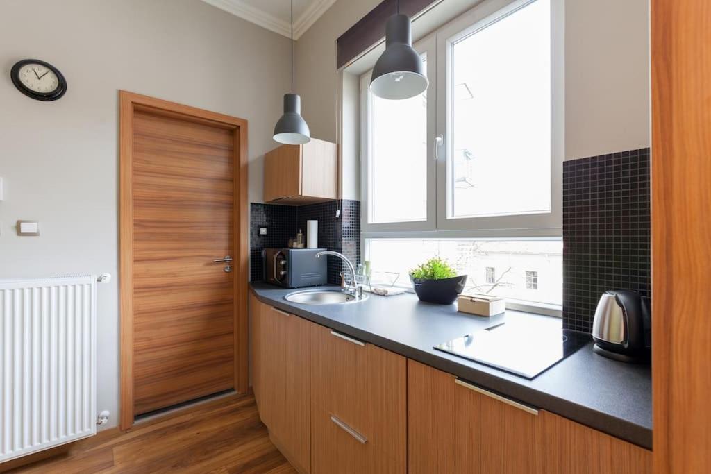 Art Deco 3 Bedroom, 3 Bathroom, Balcony