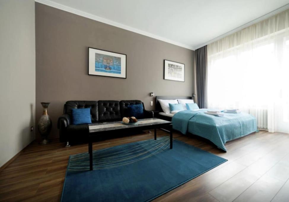 Apartment Art Deco 3 Bedroom, 3 Bathroom, Balcony *