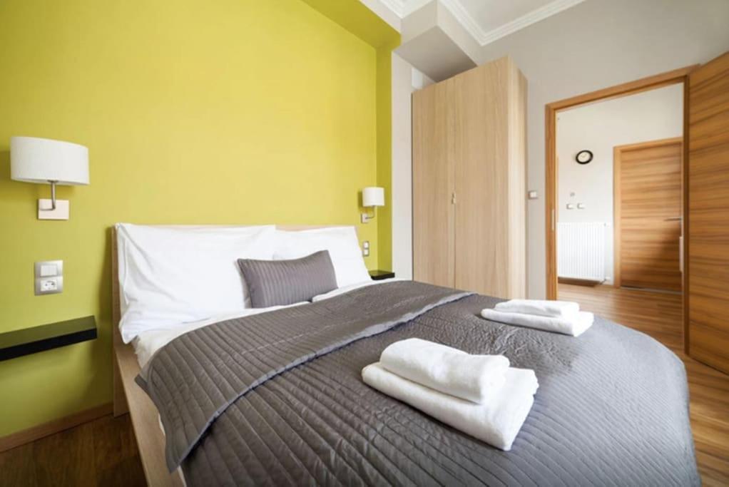 Art Deco 3 Bedroom, 3 Bathroom, Balcony Budapest