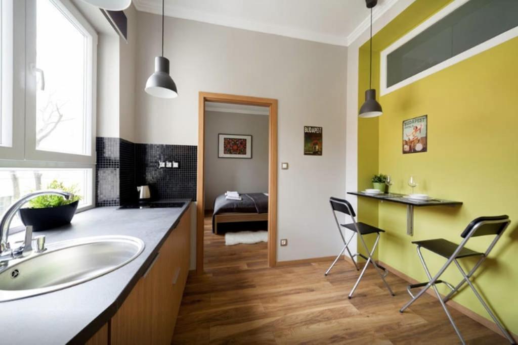 Apartment Art Deco 3 Bedroom, 3 Bathroom, Balcony