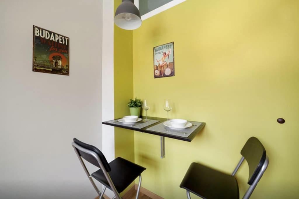Art Deco 3 Bedroom, 3 Bathroom, Balcony Budapest