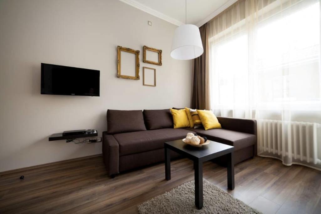 Art Deco 3 Bedroom, 3 Bathroom, Balcony Budapest