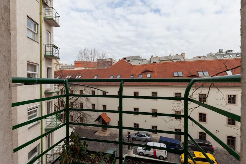 Apartment Art Deco 3 Bedroom, 3 Bathroom, Balcony