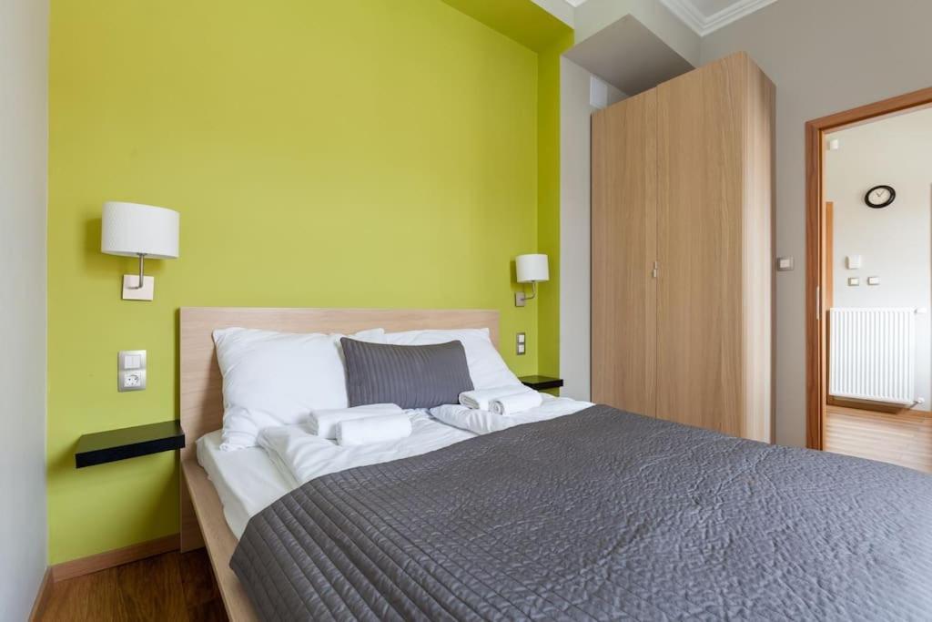Apartment Art Deco 3 Bedroom, 3 Bathroom, Balcony Budapest