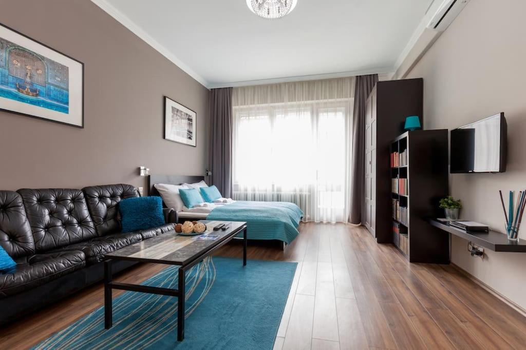 Apartment Art Deco 3 Bedroom, 3 Bathroom, Balcony