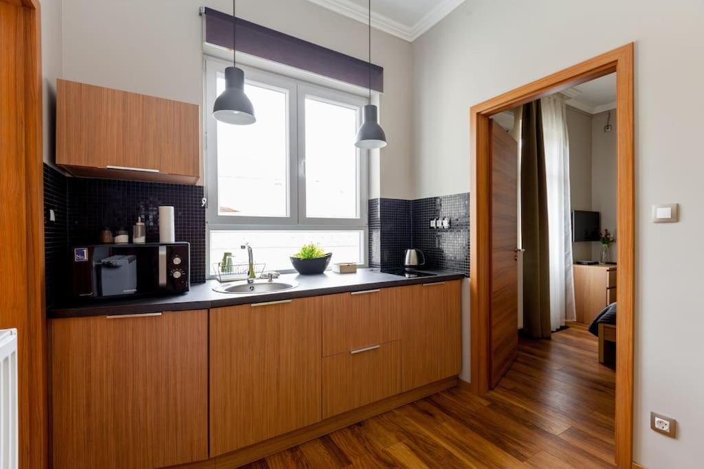 Apartment Art Deco 3 Bedroom, 3 Bathroom, Balcony *