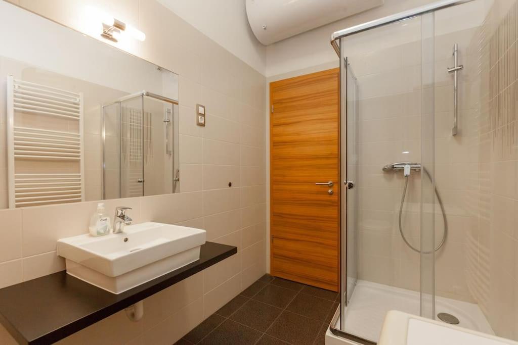 Apartment Art Deco 3 Bedroom, 3 Bathroom, Balcony